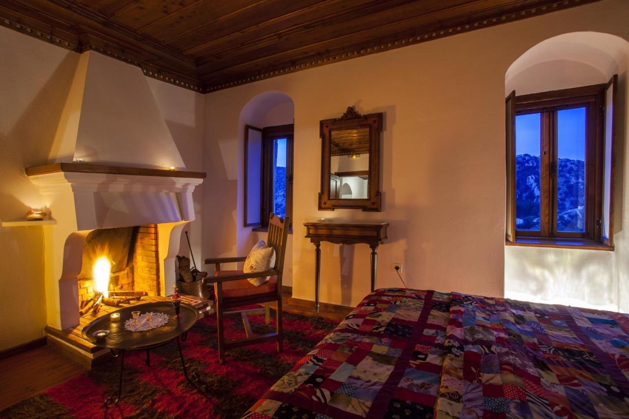 Mpelleiko Hotel Stemnitsa Bagian luar foto